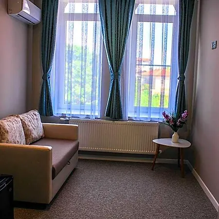 Laguna Terrace Hotel *